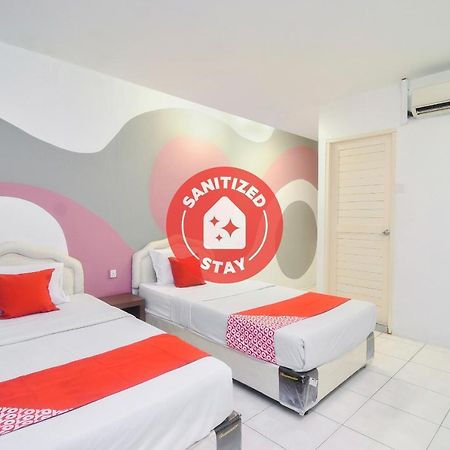 Oyo 44034 Furama Lodging House Kuching Dış mekan fotoğraf