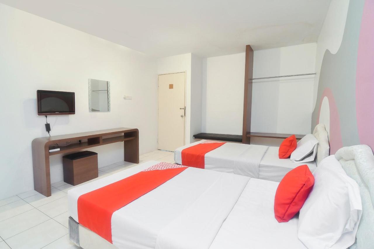 Oyo 44034 Furama Lodging House Kuching Dış mekan fotoğraf