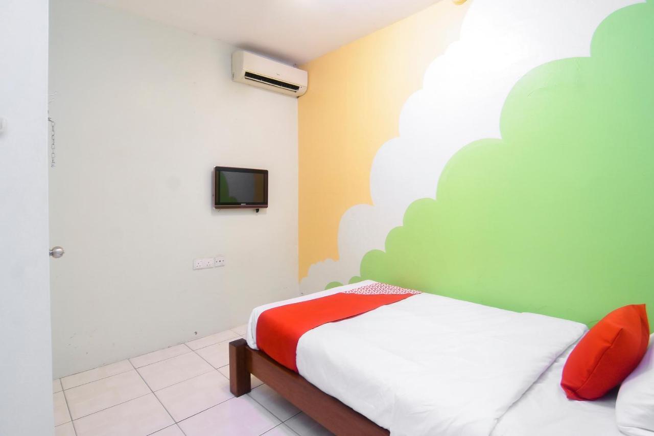 Oyo 44034 Furama Lodging House Kuching Dış mekan fotoğraf