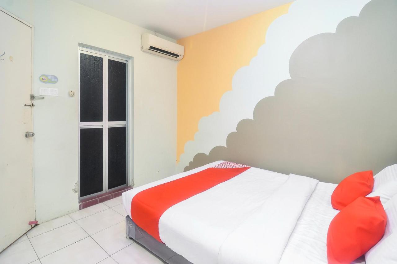 Oyo 44034 Furama Lodging House Kuching Dış mekan fotoğraf