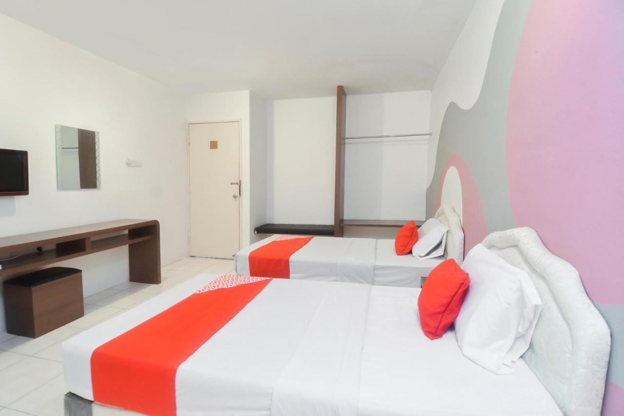 Oyo 44034 Furama Lodging House Kuching Dış mekan fotoğraf