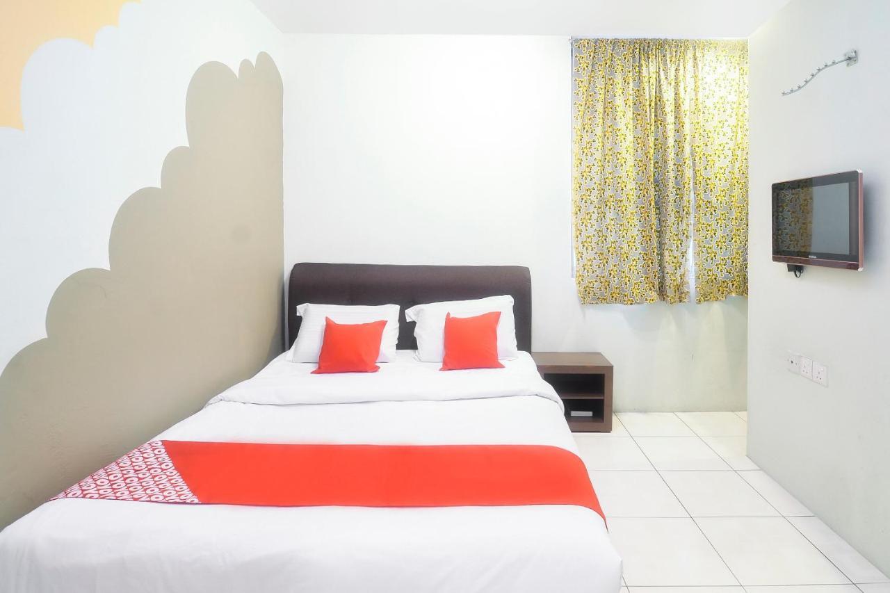 Oyo 44034 Furama Lodging House Kuching Dış mekan fotoğraf