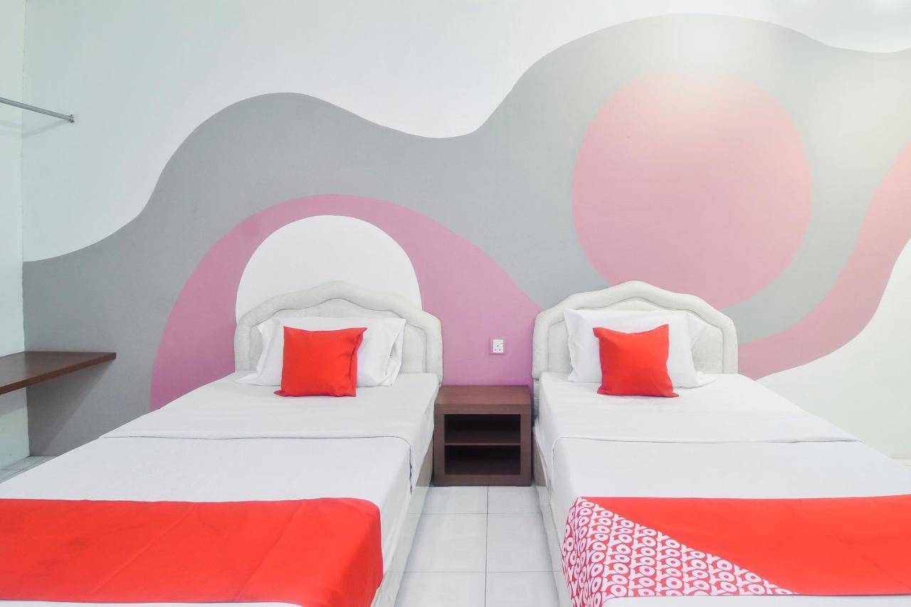 Oyo 44034 Furama Lodging House Kuching Dış mekan fotoğraf