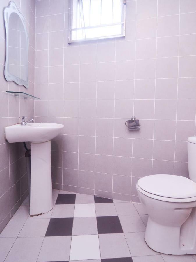 Oyo 44034 Furama Lodging House Kuching Dış mekan fotoğraf