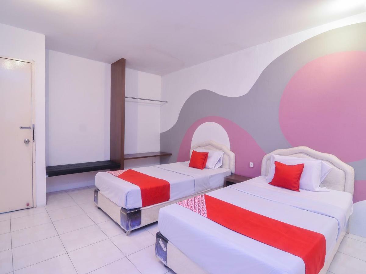 Oyo 44034 Furama Lodging House Kuching Dış mekan fotoğraf