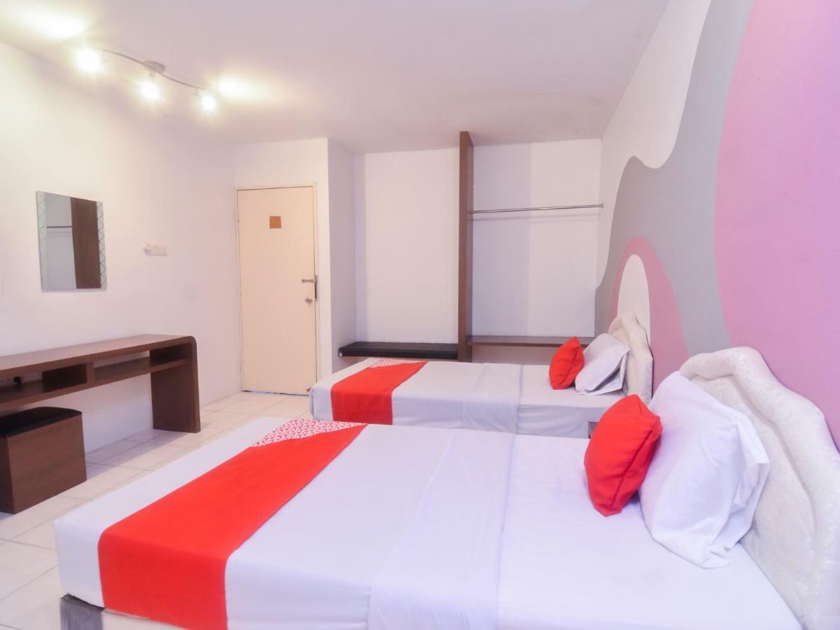 Oyo 44034 Furama Lodging House Kuching Dış mekan fotoğraf
