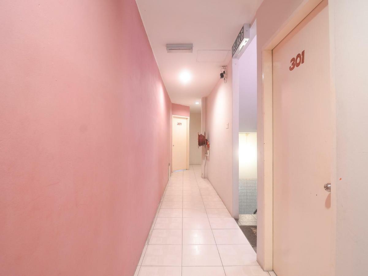 Oyo 44034 Furama Lodging House Kuching Dış mekan fotoğraf