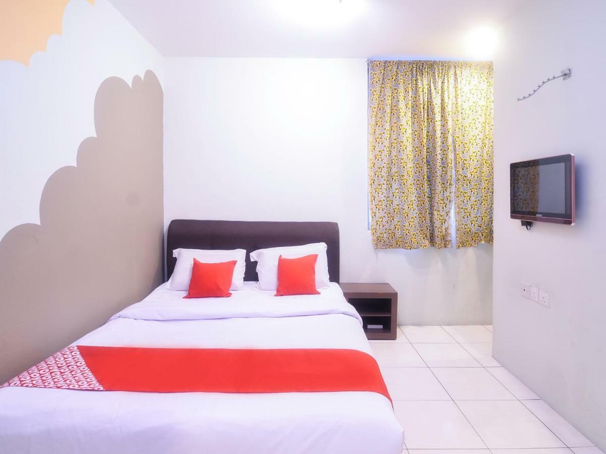 Oyo 44034 Furama Lodging House Kuching Dış mekan fotoğraf